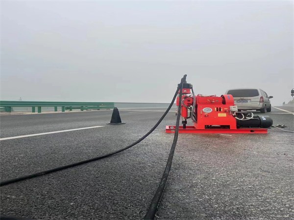 修文马路路基路面开裂下沉注浆加固灌浆